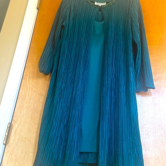 Jessica Howard Two-Piece Shift Dress Set - Picture 6 of 8